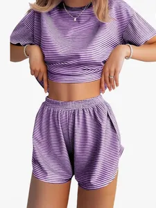 Zweiteiliges gestreiftes Sommer-Loungewear-Set mit kurzärmligem Oberteil und Shorts