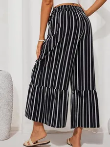 Boho ριγέ παντελόνα με ελαστική μέση, πίσω όψη που δείχνει το χαλαρό στυλ της ζιπ κιλότ