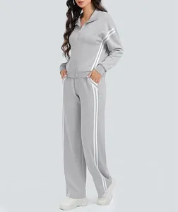 Chándal deportivo de dos piezas gris para mujer con rayas y pantalones de pata ancha