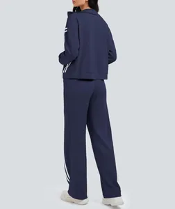 Conjunto deportivo de dos piezas azul marino para mujer con rayas blancas y pernera ancha