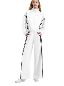 Vista completa del chándal blanco para mujer con rayas negras en contraste y chaqueta con cremallera