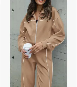 Survêtement deux pièces camel pour femme avec sweat à fermeture éclair et liseré blanc