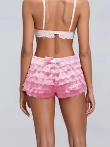Mini shorts sexy in pizzo rosa con balze a strati e fiocco decorativo sul retro
