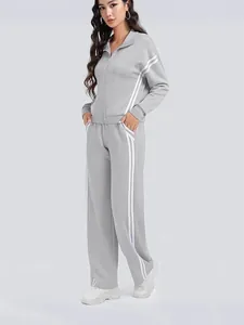 Chándal gris de dos piezas para mujer con rayas blancas chaqueta con cremallera y pantalón
