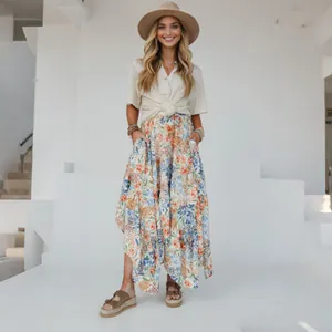Boho-Midi-Rock mit Blumenmuster für den Sommerurlaub, fließendes Design und bunter Druck