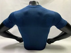 Achteraanzicht van een blauw compressie t-shirt voor heren voor fitness en hardlopen
