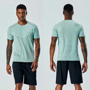 Gedetailleerde voor- en achterkant van heren mintgroen sneldrogend fitness T-shirt voor sporten