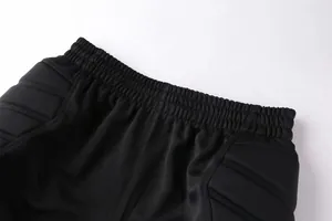 Détail de la taille élastique d'un short de gardien de but de football professionnel