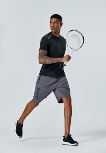 Heren sneldrogend sport-T-shirt en grijze hardloopshorts set voor fitnesstraining