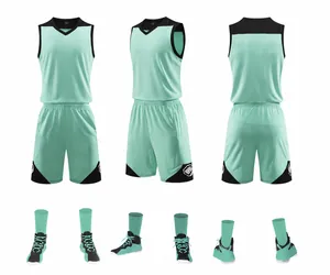Hellgrünes Basketball-Trikot-Set mit Vorder-, Seiten- und Rückansicht und passenden Schuhen