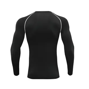 Vista posteriore della maglia a compressione nera a maniche lunghe con cuciture raglan bianche