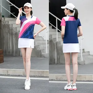 Vorder- und Rückansicht eines schmal geschnittenen Damen-Badminton-Sportsets in Weiß.