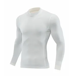 Detailansicht des weißen langärmeligen Kompressionsshirts für Herren