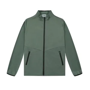 Chaqueta deportiva ligera para hombre en verde oliva con cuello alto y cremallera