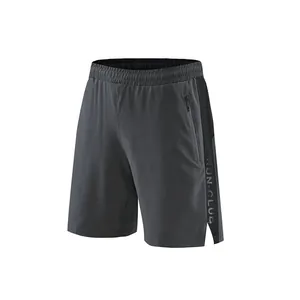 Detailansicht graue schnelltrocknende Herren-Sportshorts mit Reißverschlusstasche