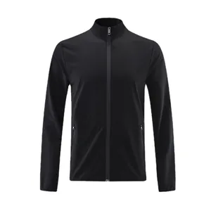 Chaqueta deportiva negra ligera para hombre con cuello alto y cierre de cremallera completa