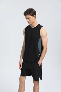 Canotta sportiva da uomo nera ad asciugatura rapida con pantaloncini coordinati