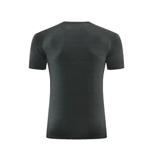Back view detail of a men's slim-fit quick-dry sports T-shirt in textured grey.