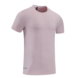 Vue de face du t-shirt de sport rose pour homme à séchage rapide et col rond classique