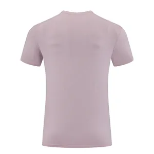 Vue arrière d'un t-shirt de sport respirant pour homme en violet clair à séchage rapide