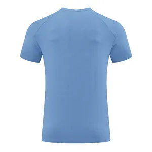 Vue arrière détaillée d'un t-shirt de sport bleu à séchage rapide pour hommes sport.