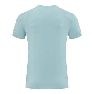 Vue arrière d'un t-shirt de sport pour hommes bleu clair en tissu mesh respirant