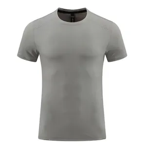 Détail du t-shirt de sport pour homme à séchage rapide avec zones latérales respirantes.