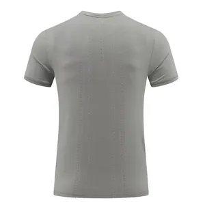 Vue arrière détaillée d'un t-shirt de course gris avec ventilation en maille mesh