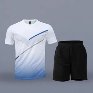 Fußball-Trainingsset für Herren mit schnelltrocknendem T-Shirt und schwarzen Shorts