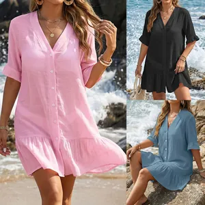 Elegante vestido de playa con cuello en V, dobladillo de volantes y botones al frente