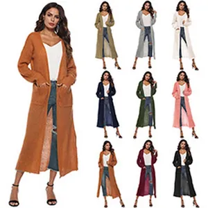 Gilets longs en maille pour femme en plusieurs couleurs avec de grandes poches.