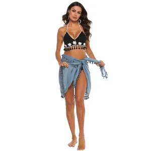Top bikini all'uncinetto boho con pareo azzurro con nappe set gonna da spiaggia
