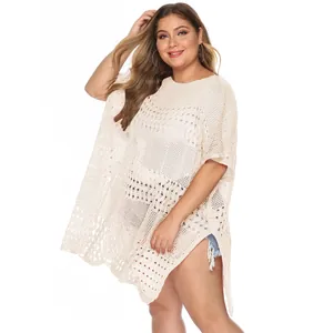 Detail van een beige gehaakte strandtuniek voor dames met een maatje meer en stijl