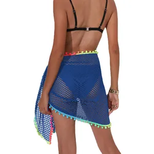 Jupe de plage en maille bleue avec pompons multicolores vibrants pour bikini femme