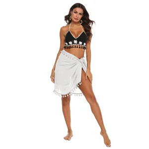Elegante gonna a portafoglio da spiaggia sarong bianco con nappe per vacanze estive