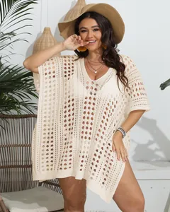 Vestido de playa de ganchillo beige con diseño calado y escote en V profundo
