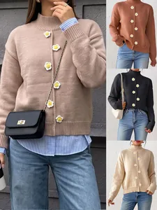 Jersey de cuello alto para mujer con delicadas decoraciones de flores de ganchillo en 3D
