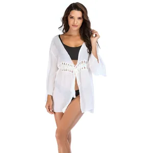 Cardigan da spiaggia bianco ampio con coulisse in vita e dettagli con nappe