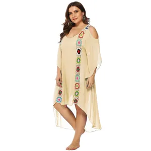 Vestido de playa de talla grande con detalles de ganchillo y un dobladillo irregular