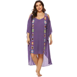 Vestido de playa de talla grande morado con detalles de ganchillo y un dobladillo irregular