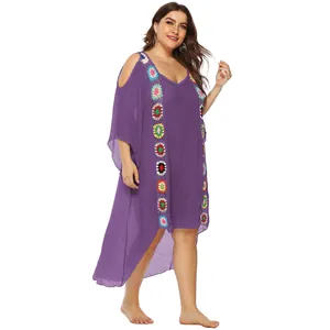 Vestido de playa violeta de talla grande con ganchillo colorido y hombros caídos de mujer