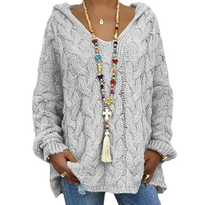 Suéter con capucha gris para mujer con trenzado de ochos y escote en pico muy relajado