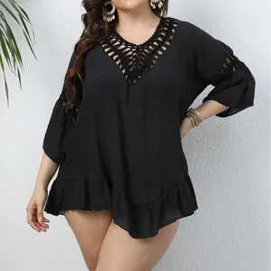 Cache-maillot de plage grande taille noir avec col en V crocheté et ourlet à volants