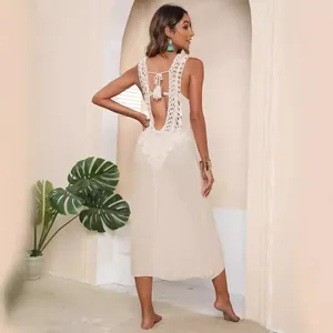Elegante vestido de playa bohemio blanco de ganchillo con espalda abierta para mujer