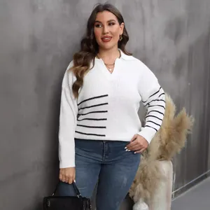 Maglione in maglia taglie forti bianco a righe nere con colletto polo da donna