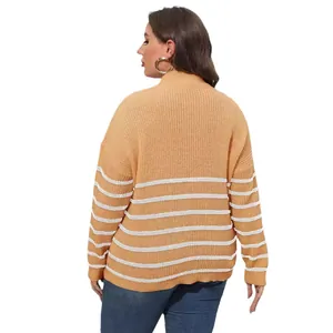 Elegante maglione a righe con collo a lupetto da donna taglie forti con trama a maglia