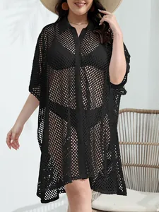Elegante vestido de playa de talla grande con malla negra y cuello camisero para vacaciones