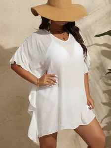 Caftán de playa de talla grande con cuello en V y volantes en color blanco puro