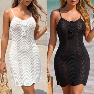 Κομψό πλεκτό φόρεμα παραλίας boho σε λευκό και μαύρο με 3D floral λεπτομέρειες