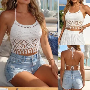 Top de ganchillo blanco hecho a mano con borlas de perlas de imitación para playa